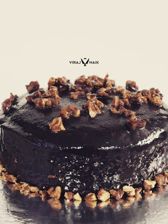 A picture of Chocolate Walnuts Cake.