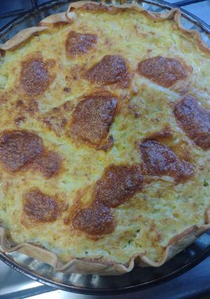 Una foto de Tarta de zucchini, cebolla, alioli y queso
