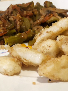 Una foto de Bacalao con verduras