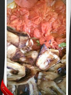 عکسی از دستور بادمجان و گوجه یک غذای خیلی حاضری و آسون 🍆🍅