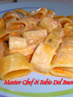 Foto di Calamarata con Salmone Affumicato e Panna