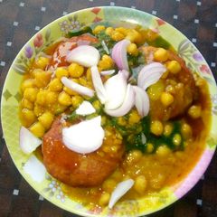 A picture of Tikki chole chat.