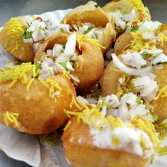 A picture of Dahi papdi.
