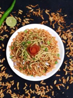 ફણગાવેલા મગ ની ભેળ(fangavel Mag ni bhel recipe in Gujarati) રેસીપી મુખ્ય ફોટો