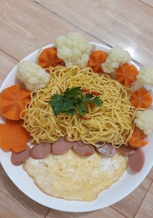 Hình của món Mì xào ăn kèm rau củ.