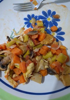 Una foto de Pollo a la huerta
