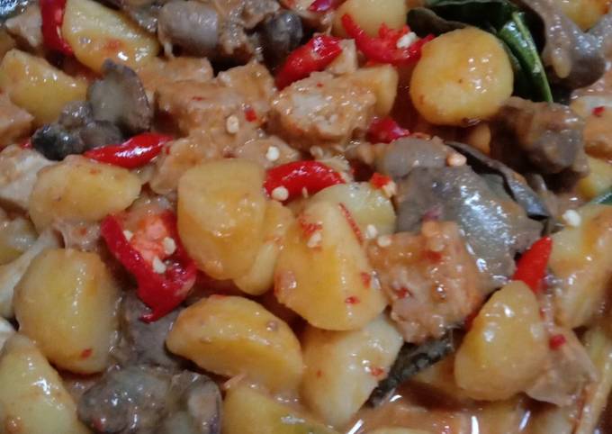 Rendang ati ampela tempe dan kentang