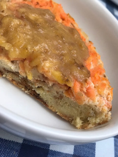 Una foto de Torta de pan con zanahoria y banano 🍌😋🥕