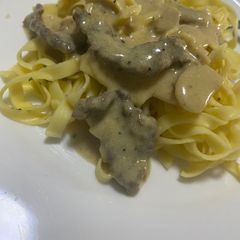 A picture of Beef stroganoff pasta.