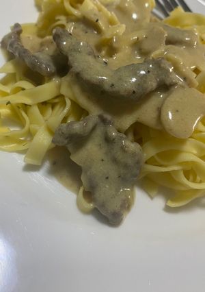 A picture of Beef stroganoff pasta.