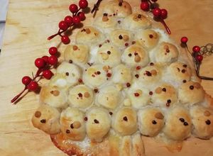 Foto di Alberello di mozzarelline con pasta sfoglia. 🌲🌲🌲