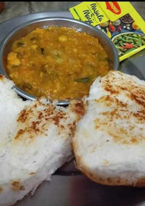 पाव भाजी(pav bhaji recipe in hindi) रेसिपी मुख्य फोटो