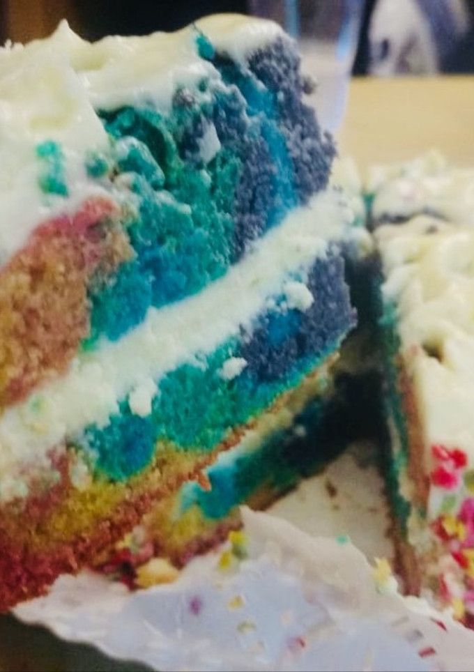 Una foto de Torta Arcoíris
