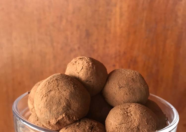 Simple Choco Almond Truffles