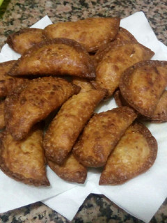 Una foto de Empanadillas de atún con sofrito y huevo duro