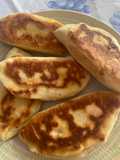 Focaccine in padella prosciutto e formaggio