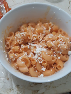 Una foto de Sopa de codito con crema de chipotle