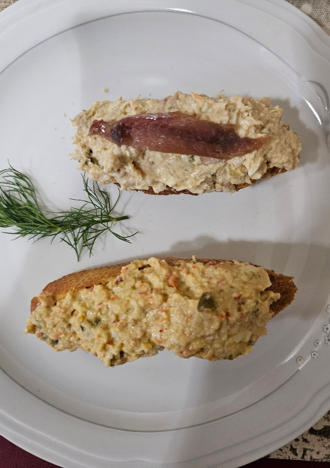 Una foto de Pinchos de bogavante y de atún