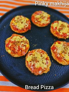 ब्राउन ब्रेड पिज़्ज़ा (brown bread pizza recipe in Hindi) रेसिपी मुख्य फोटो