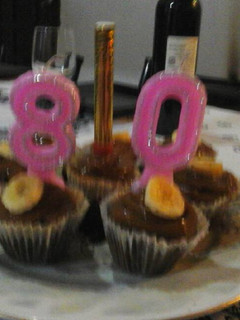 Una foto de Cupcakes de chocolate con dulce de leche y banana