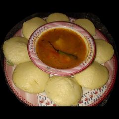 A picture of Yummy Idli with Sambar.