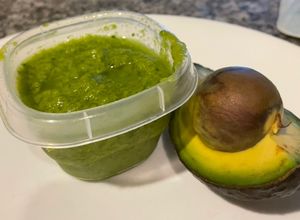 Una foto de Mayonesa Saludable de aguacate (palta o Avocado) 🥑 para untar croquetas