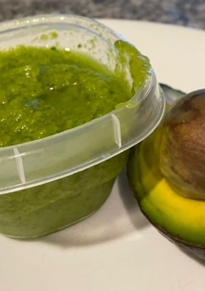 Una foto de Mayonesa Saludable de aguacate (palta o Avocado) 🥑 para untar croquetas
