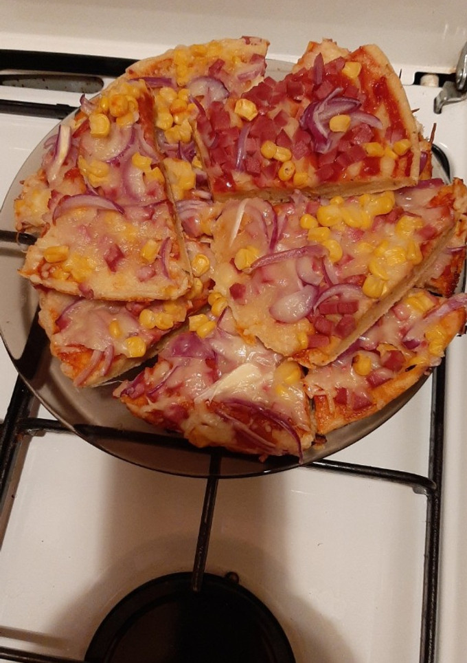 Pizza serpenyőben recept fotója