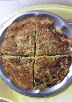 દૂધી પાલક નો હાંડવો (Dudhi Palak Handvo Recipe In Gujarati) રેસીપી મુખ્ય ફોટો
