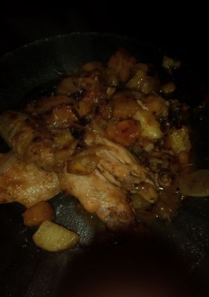 Una foto de Alitas agridulces con batatas