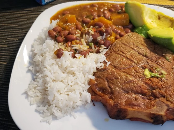 Easy Steps to Make|Recipe} Arroz blanco y habicuelas con guisado, Tasty