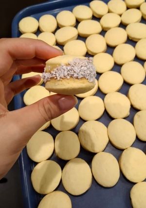 Una foto de Alfajores de maicena😋