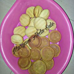 A picture of Homemade plain cookies.