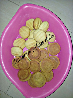 A picture of Homemade plain cookies.