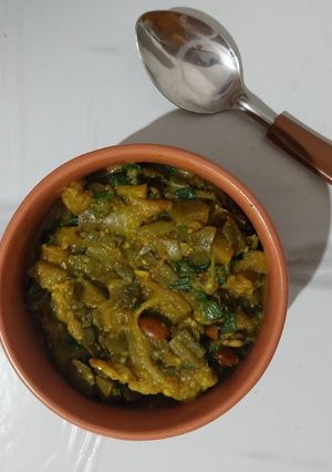A picture of Methi, pyaz baingan sabji.