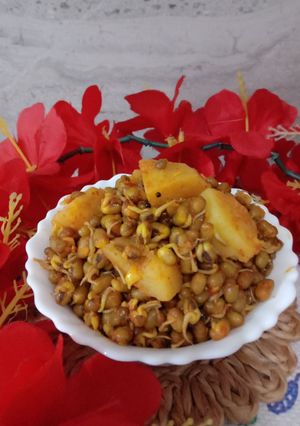 A picture of Sprouted moong & potato usal.