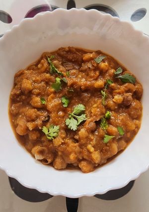 A picture of Chole masala.