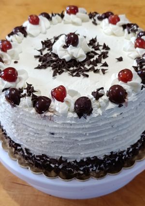 Fekete erdő torta meggyzselével recept fotója