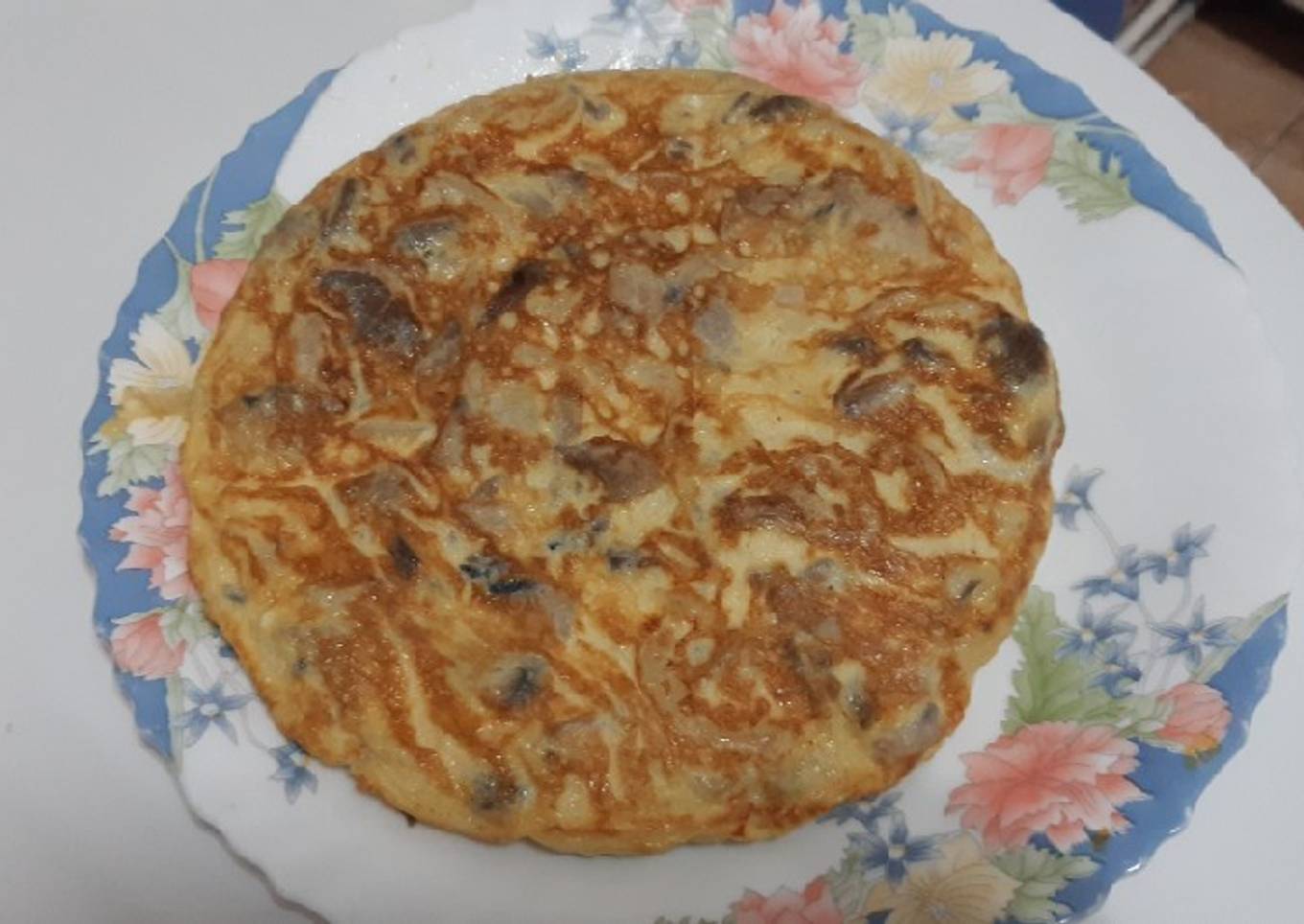 Tortilla de hongos y cebolla