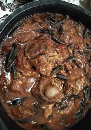 صورة لوصفة صينية الباميا باللحمة والبندورة