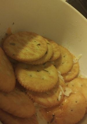A picture of Deliciously Cheesy Crackers.