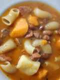 Guisito de porotos con chorizo Colorado y panceta