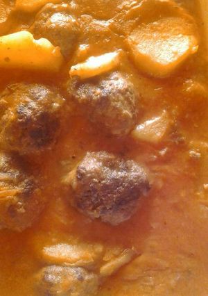 Una foto de Albóndigas con papas...fin de mes!!!