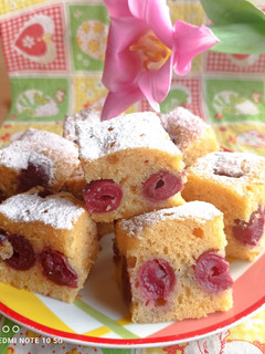 Joghurtos meggyes piskóta🍒 recept fotója