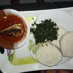 A picture of Boiled yam with stew and vegetable.