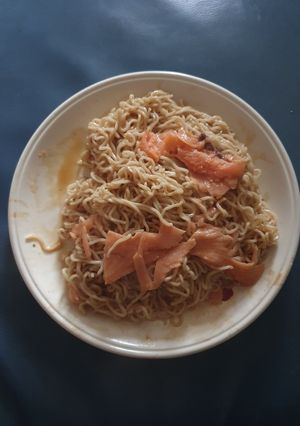 A picture of Smoked Salmon Chow Mein Noodles.