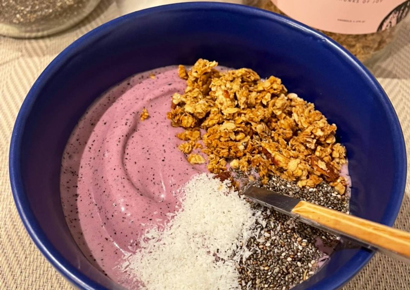 Smoothie Bowl de Plátano, Arándanos y Coco