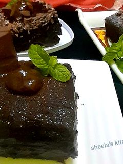 ডেকাডেন্ট চকলেট কেক (decadent chocolate cake recipe in Bengali) রেসিপির প্রধান ছবি