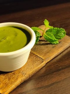 ग्रीन चटणी (green chutney recipe in marathi) रेसिपी चे मुख्य फोटो