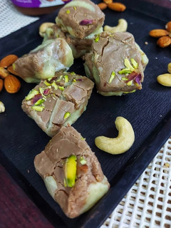 A picture of Chocolate burfi.